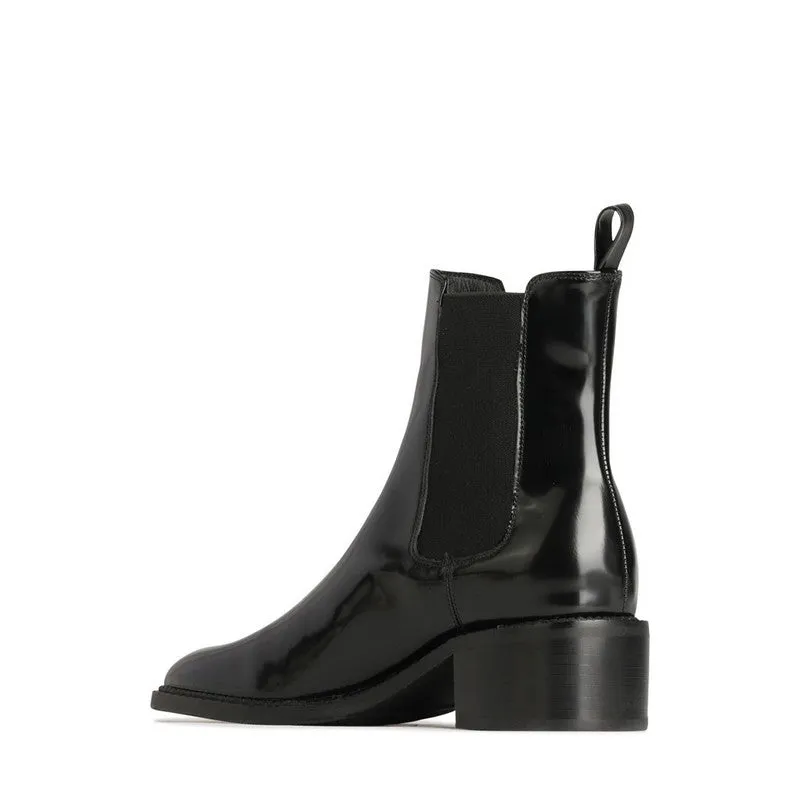 Eos Kenia Black Chelsea Boot